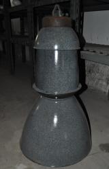 - L001 - lampa šedá, 90cm výška, 54 cm průměr.